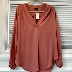 Blouse in a winter coral color.